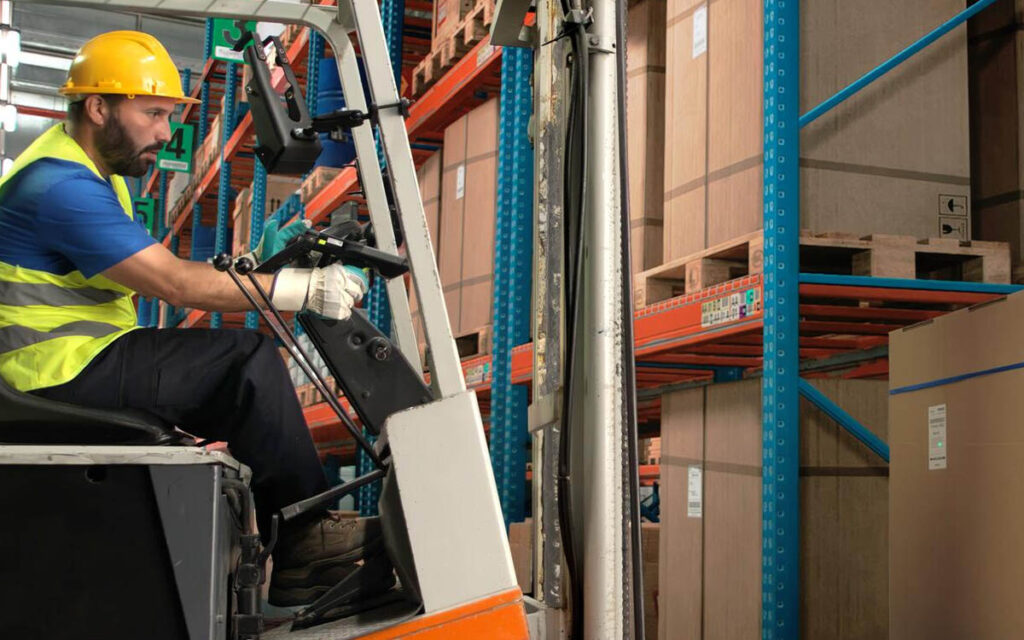 Warehouse worker on forklift using the MC9400 mobile computer